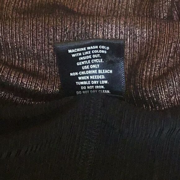 Ribbed material metallic thread top with 3/4 length sleeves in large - Picture 11 of 11